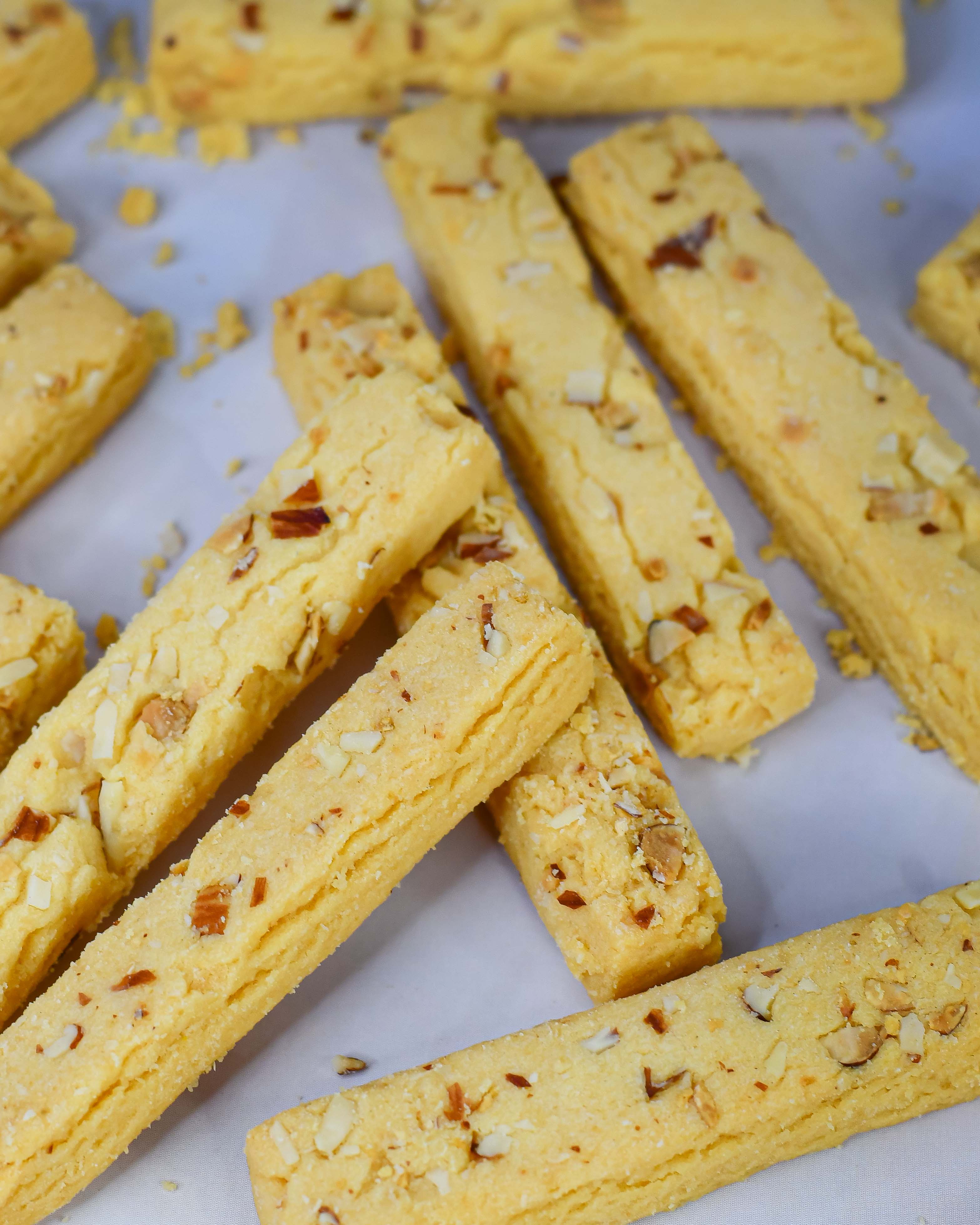 Almond Cookies (TIN)