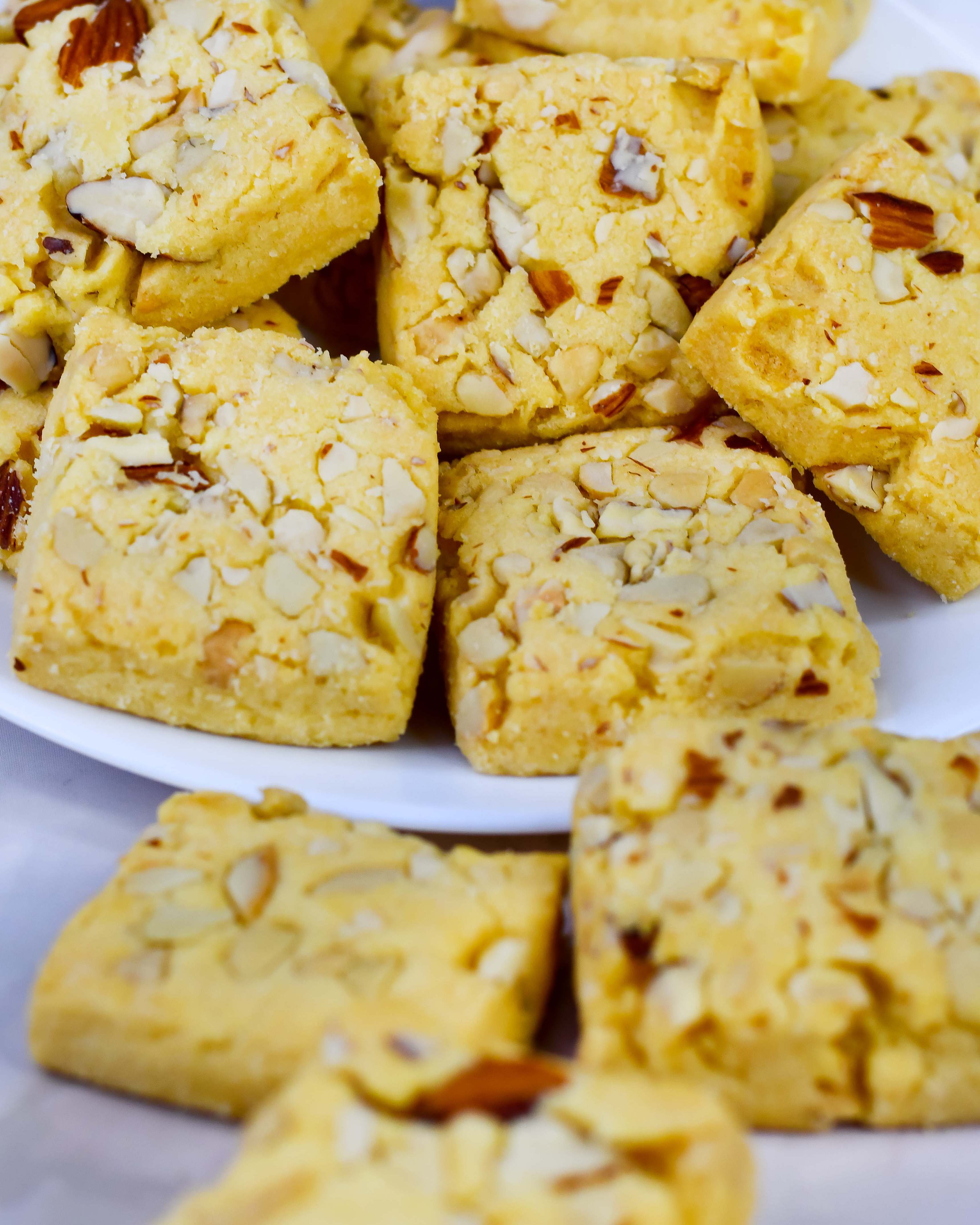 Cashew Almond Cookies (TIN)