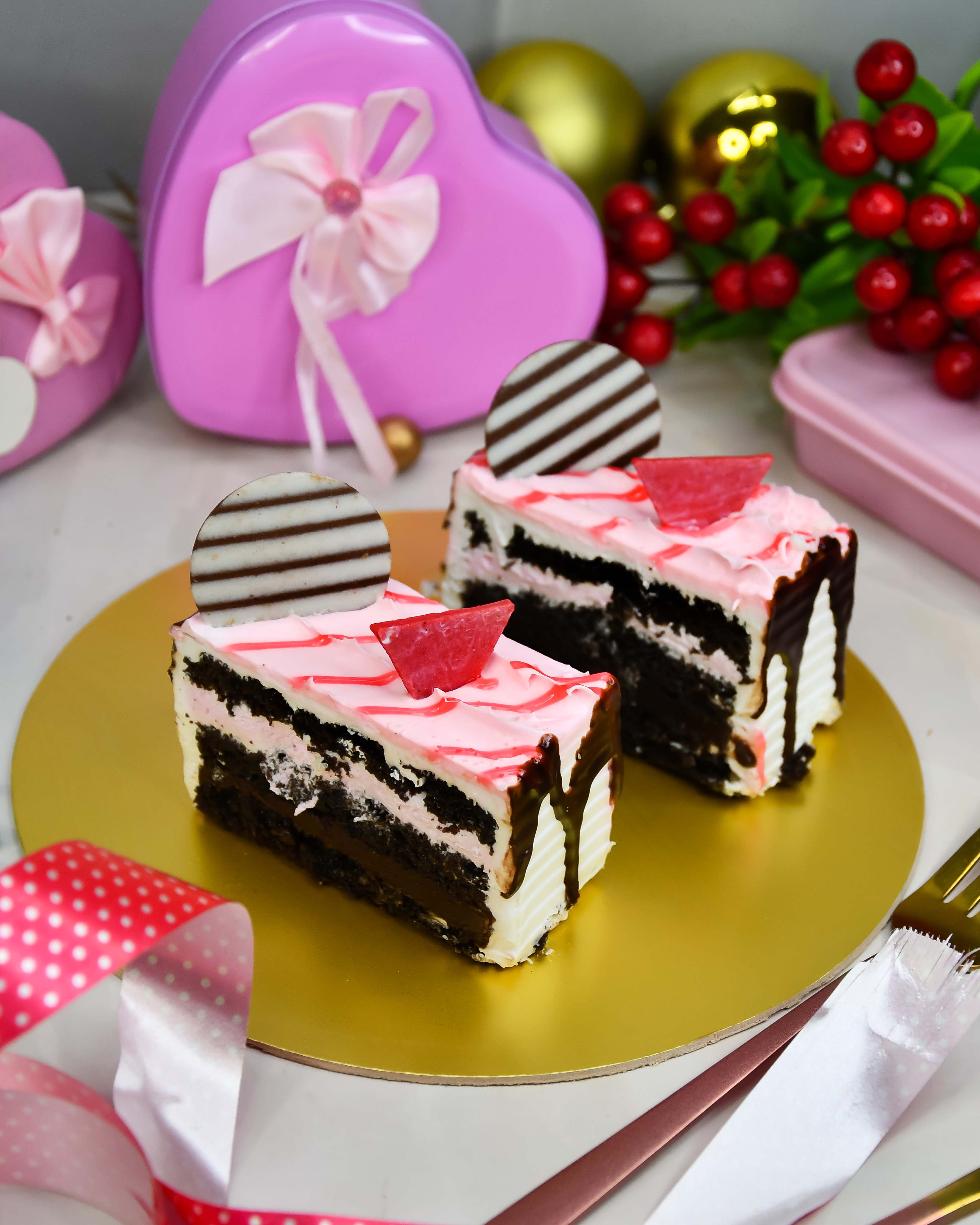 Birthday cakes, pastries design Stock Photo - Alamy