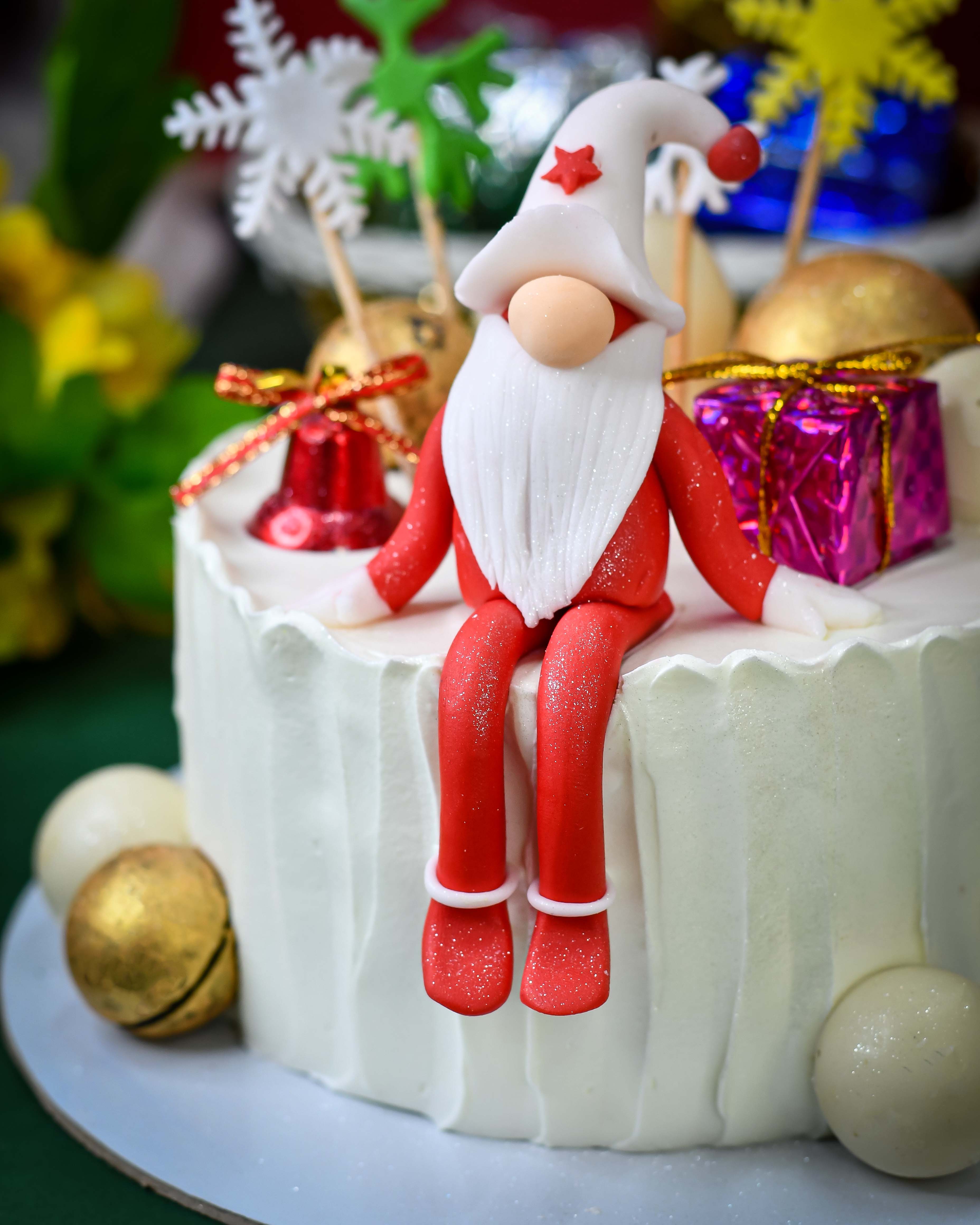 Sweet Santa Cake | Buy, Order or Send Online for Delivery | Winni.in |  Winni.in