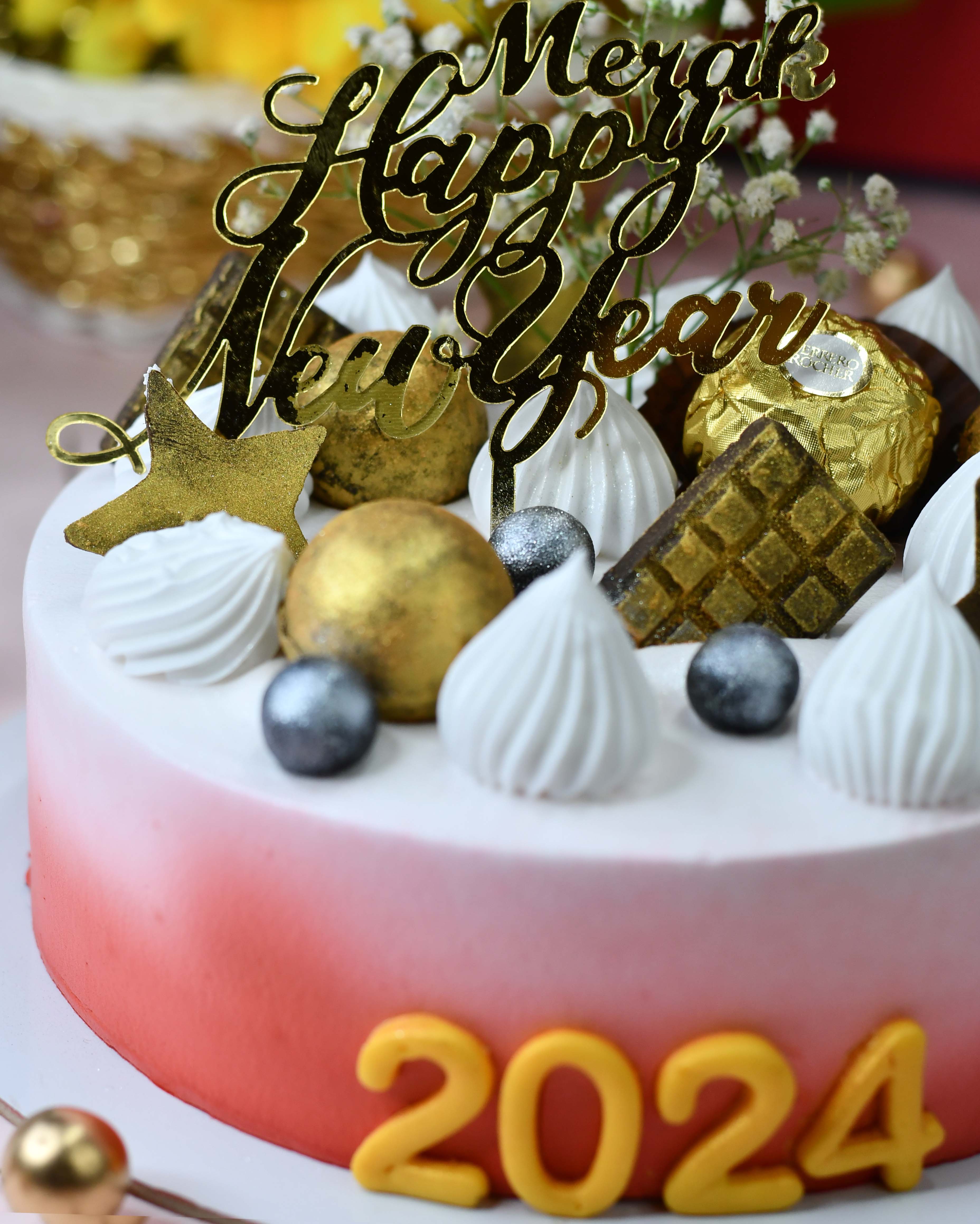 Order Swirls N Kitkat Eggless Cake Online, Price Rs.800 | FlowerAura