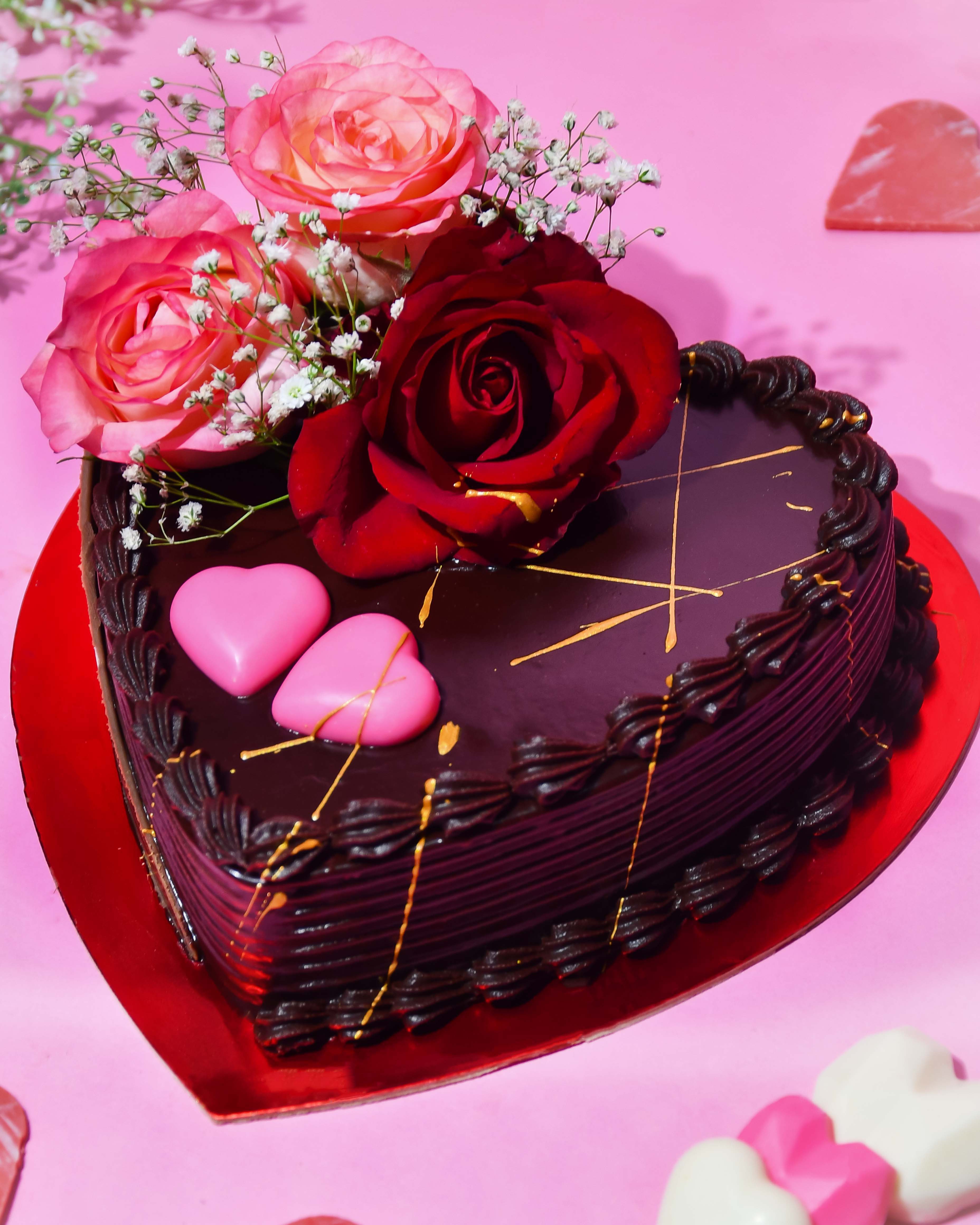 Birthday Cake For Valentines Day With Roses Stock Photo - Download Image  Now - Baked, Baked Pastry Item, Bouquet - iStock