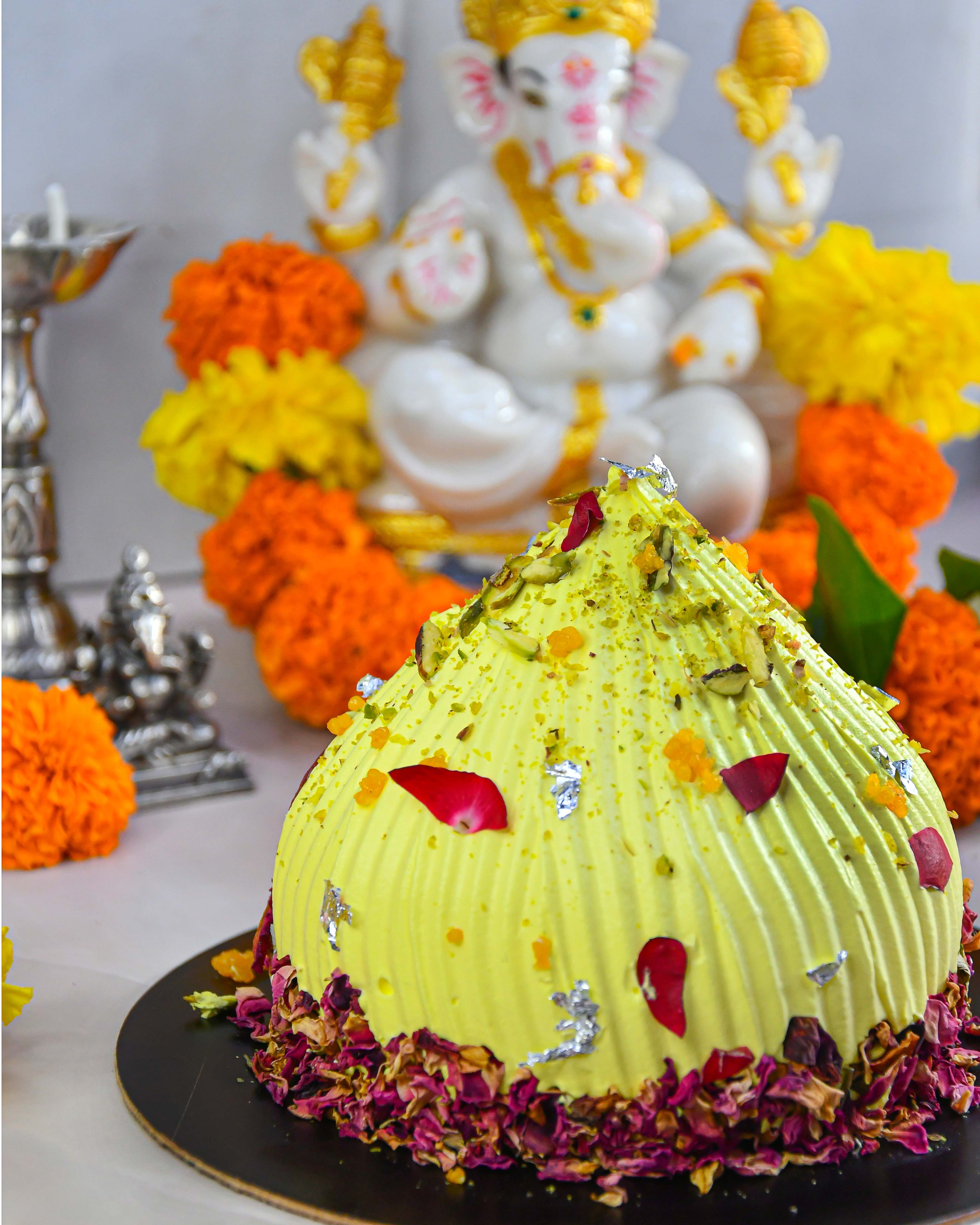 Order Indulgent Ganesh Chaturthi Chocolate Cake Online, Price Rs.950 |  FlowerAura