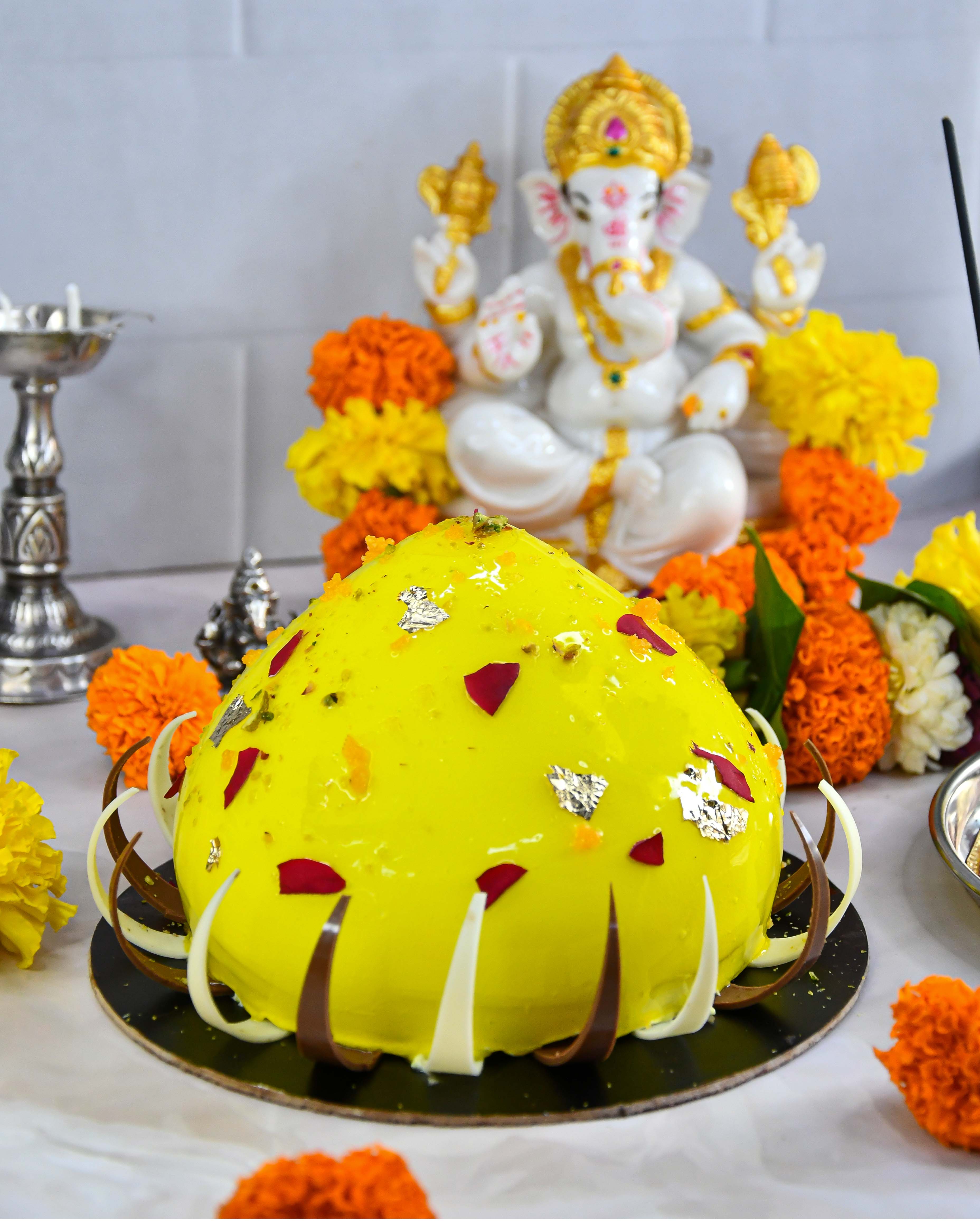 Lord Ganesha wedding cake I made recently. Handmade sugar flowers and cake  topper along with piped Indian patterns… | Beautiful birthday cakes,  Bollywood cake, Cake